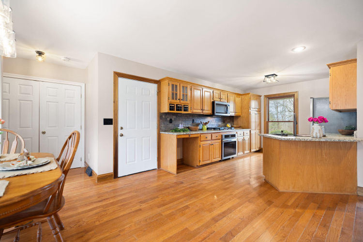 Listing Image 19
