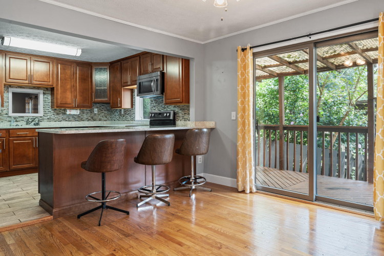 Listing Image 12