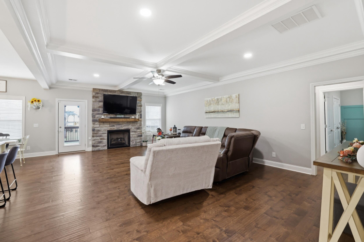 Listing Image 5
