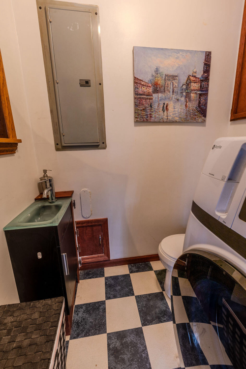 Listing Image 11