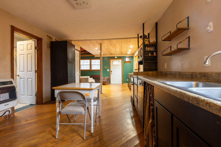 Listing Image 12