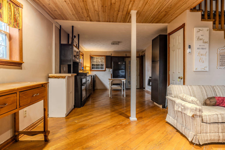 Listing Image 4