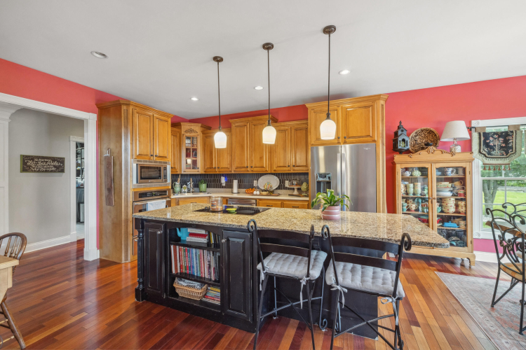 Listing Image 11