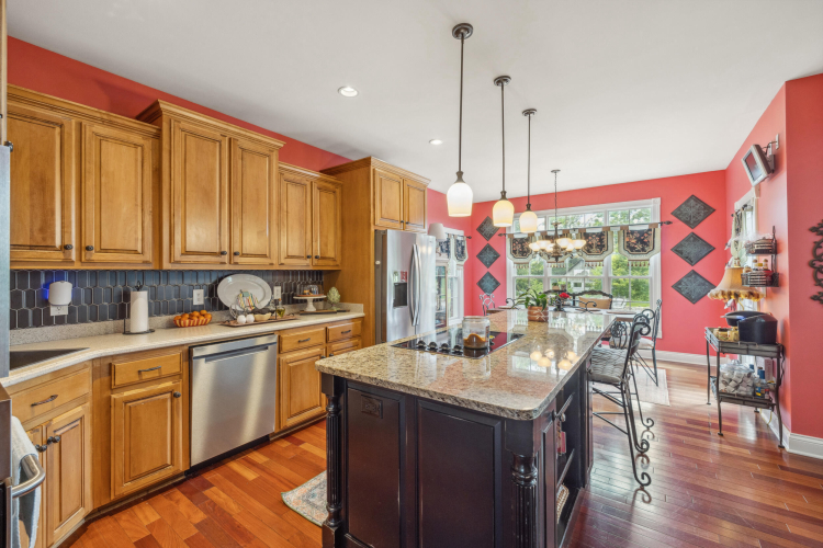 Listing Image 12