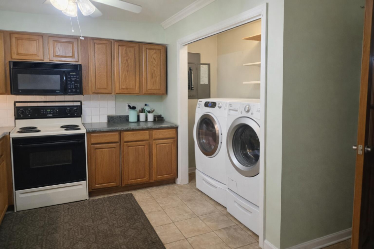 Listing Image 16