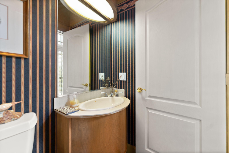 Listing Image 105