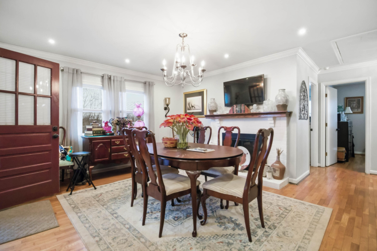 Listing Image 11