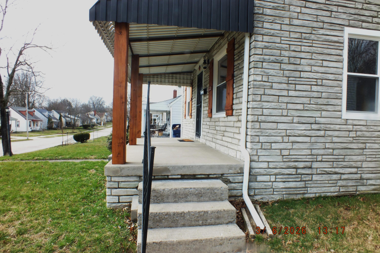 Listing Image 4