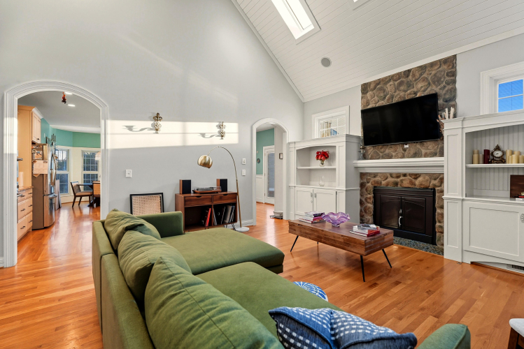 Listing Image 7
