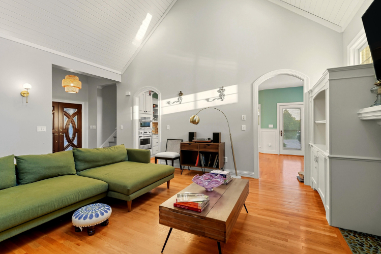 Listing Image 8