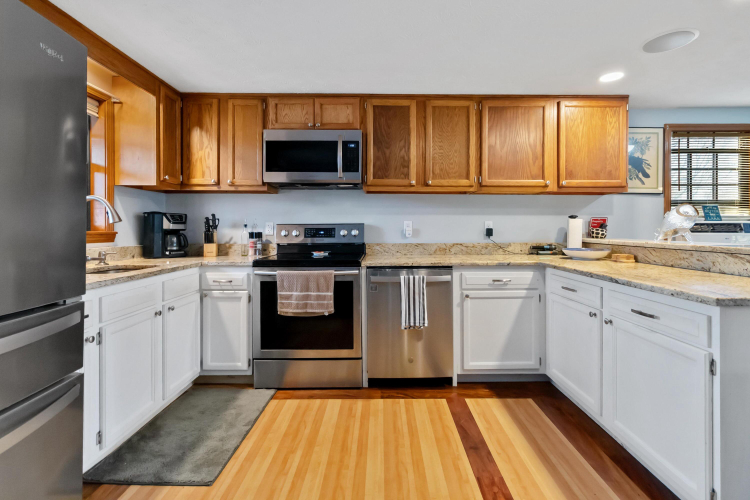 Listing Image 12