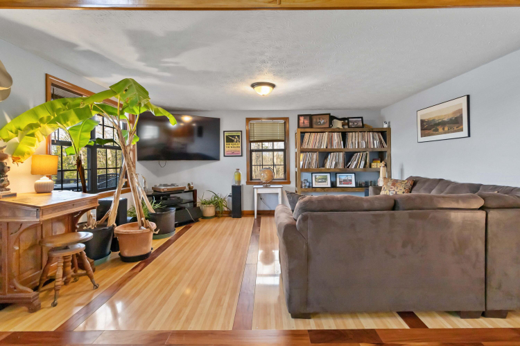 Listing Image 17