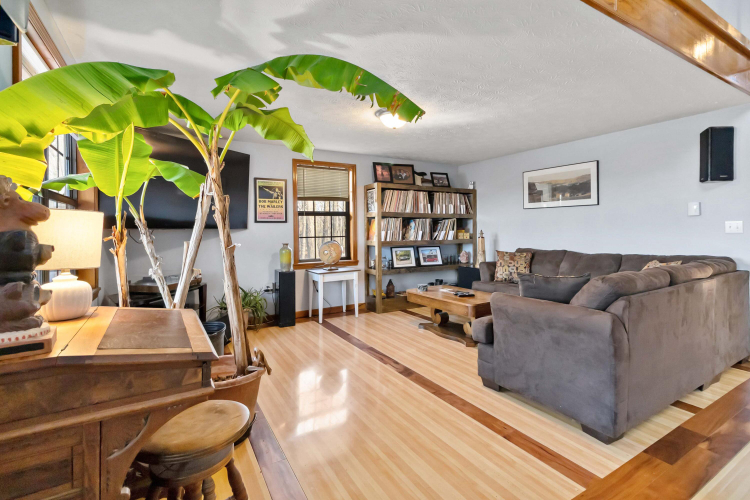 Listing Image 18