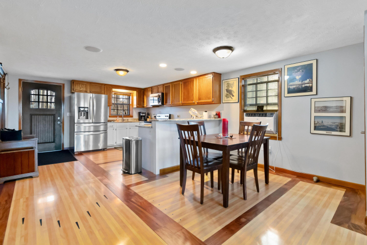 Listing Image 8
