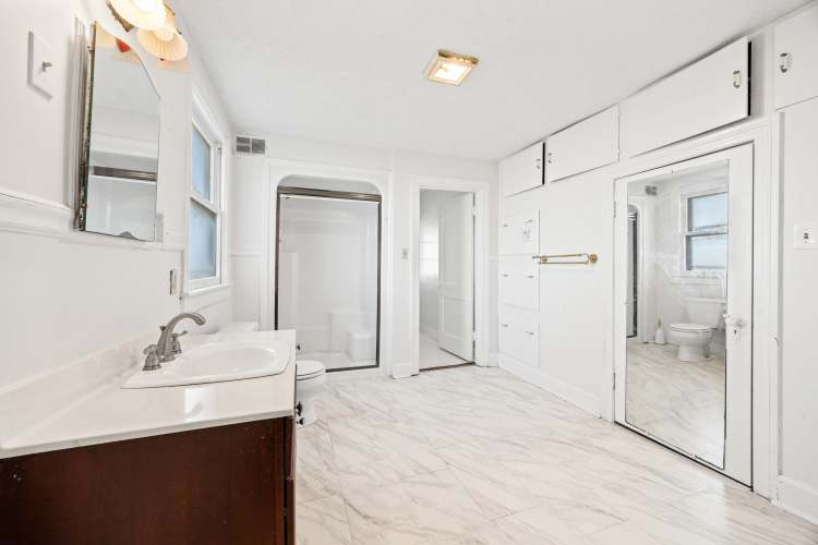 Listing Image 83