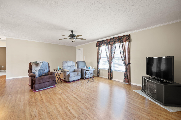 Listing Image 25