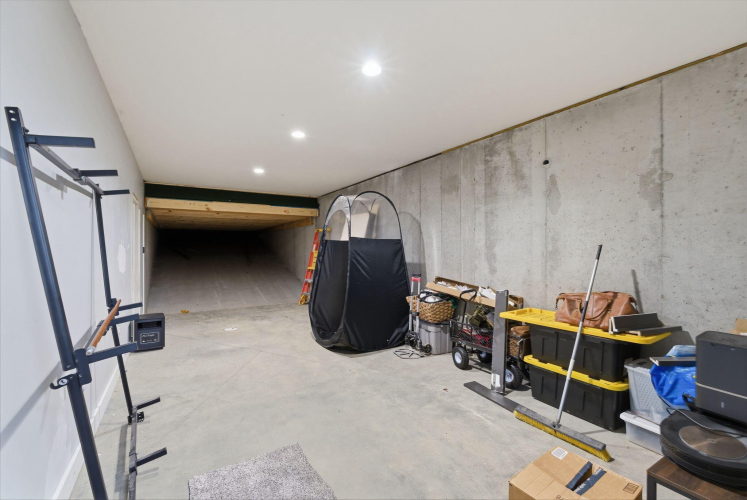 Listing Image 71