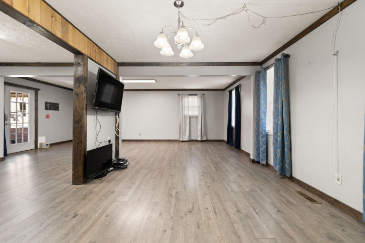 Listing Image 32