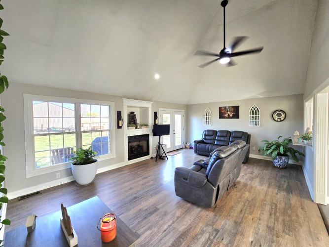 Listing Image 10