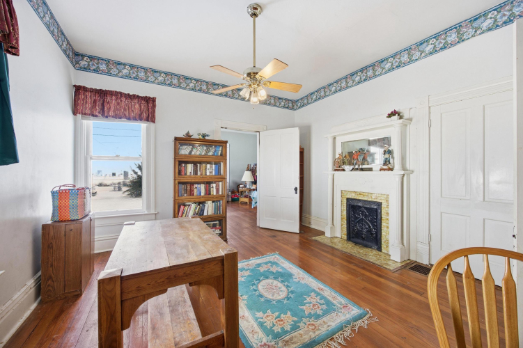 Listing Image 12