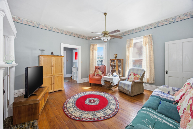 Listing Image 5