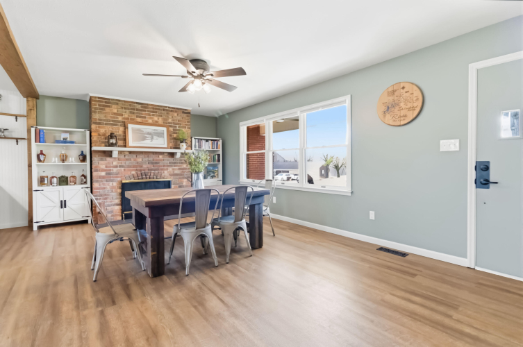Listing Image 10