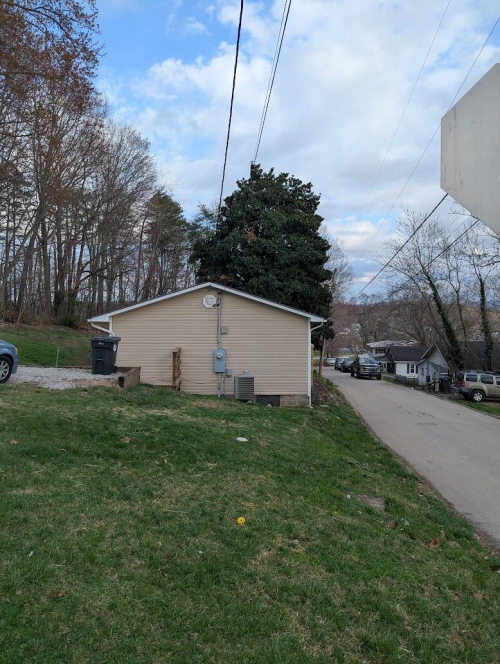 Listing Image 4