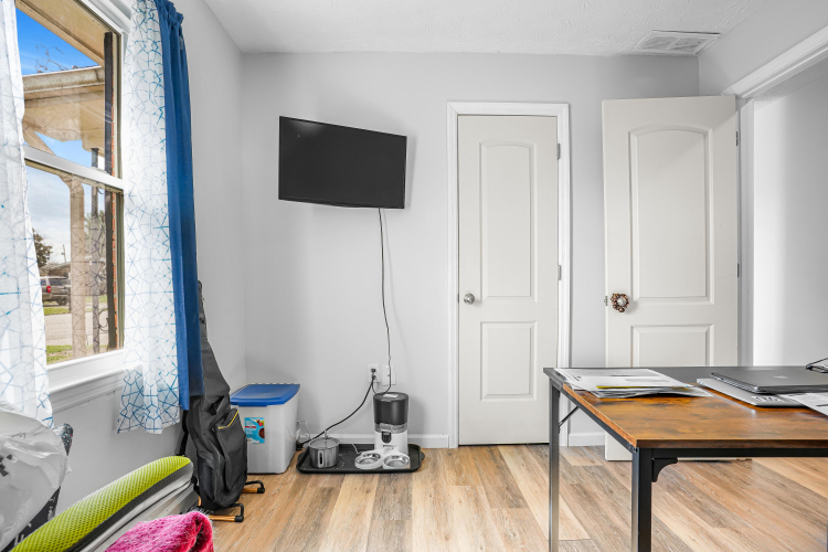 Listing Image 18