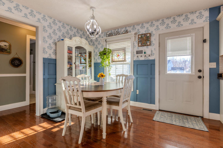 Listing Image 12