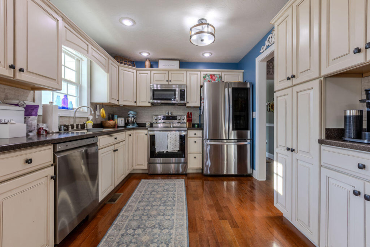 Listing Image 9