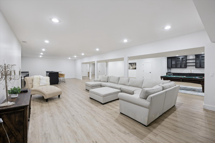 Listing Image 54