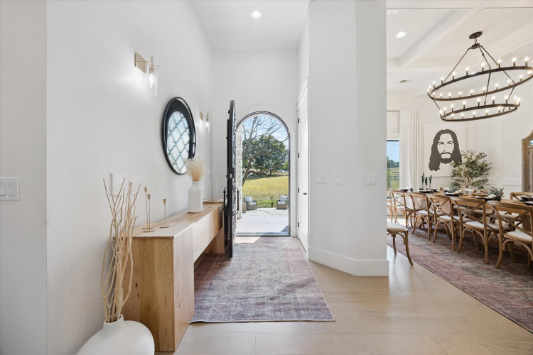 Listing Image 9