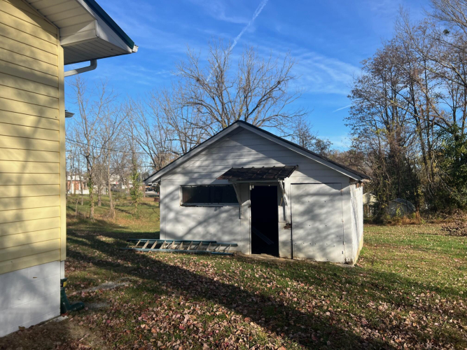 Listing Image 4