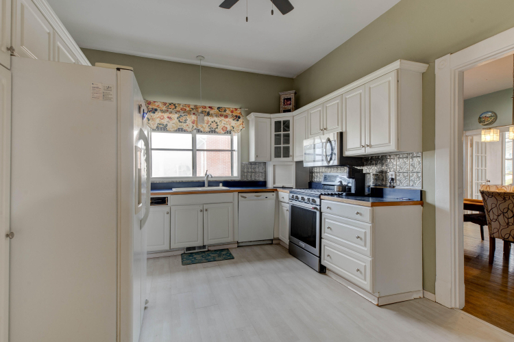 Listing Image 12