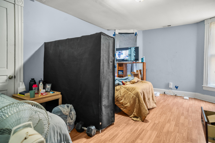 Listing Image 17