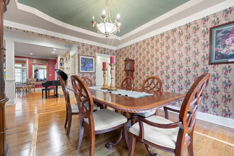 Listing Image 11