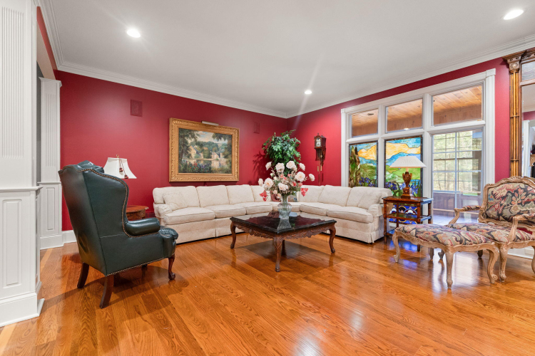 Listing Image 12