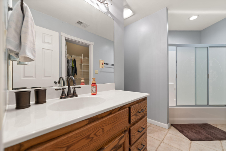 Listing Image 80