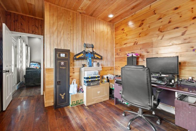Listing Image 30