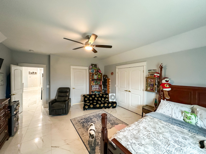 Listing Image 44
