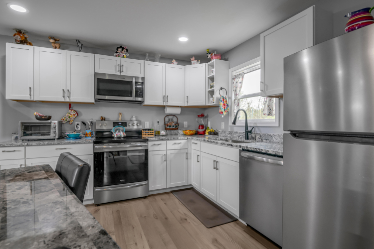 Listing Image 11