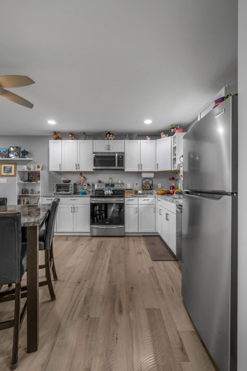 Listing Image 12