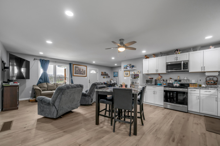 Listing Image 13