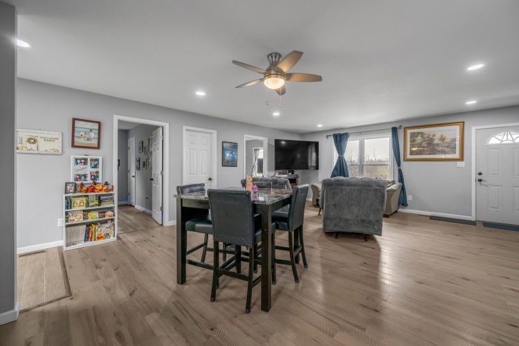 Listing Image 14
