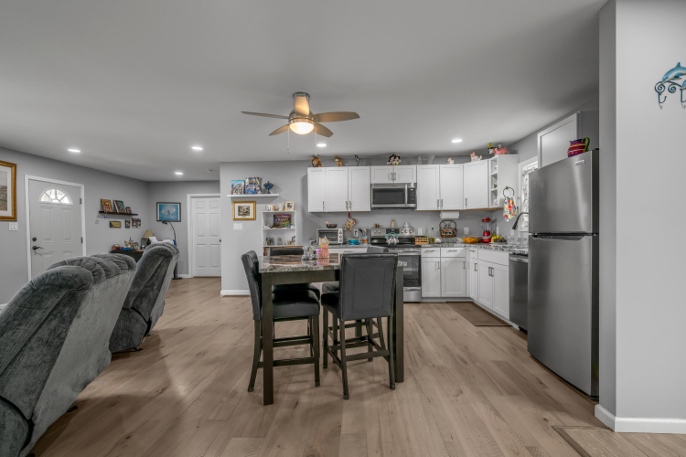 Listing Image 9