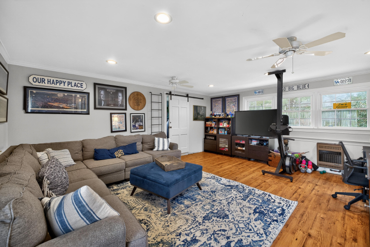Listing Image 33