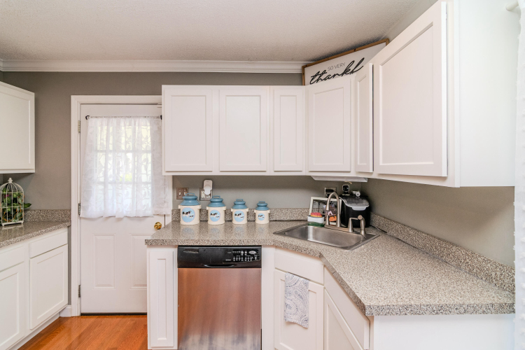 Listing Image 15