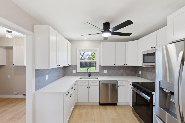 Listing Image 5