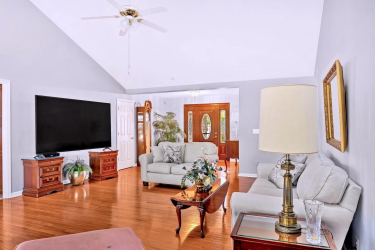 Listing Image 14