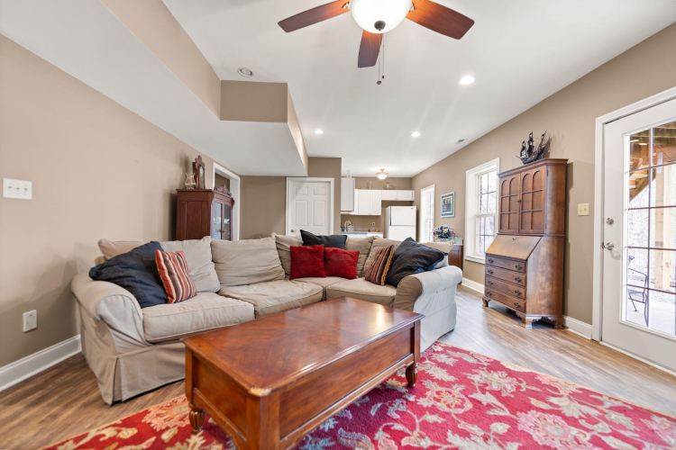Listing Image 80
